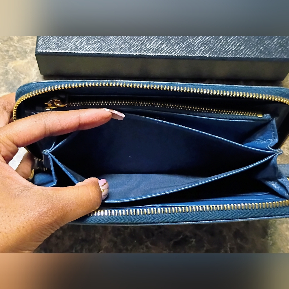 PRADA Saffiano Blue Leather Zip Around Wallet. With Box & AUTHENTICITY Card! - Picture 9 of 11